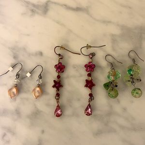 3 sets of dangling earrings, so pretty! 💕